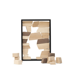 デザイン性のある積み木オブジェ。