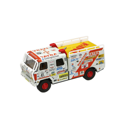 世界的人気のモータースポーツ、”ダカール・ラリー”に出場したレースモデルのカーオブジェ