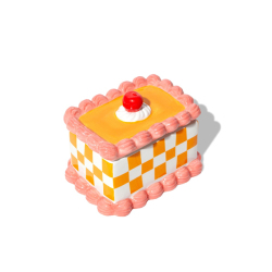 ケーキモチーフの小物入れ。