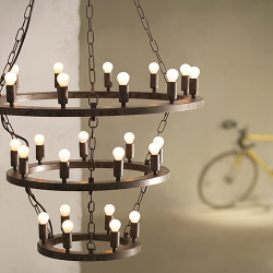 アンティーク感と現代的エッセンスの融合