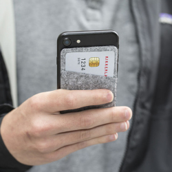 スマートフォンに貼付け可能なカードホルダー2色セット。