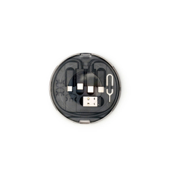 これさえあれば外出先での充電やデスク作業に困らない変換アダプターセット。