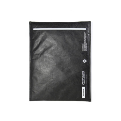 「SHANK HEATER」をより快適に持ち運び、スマートに使うために仕上げた、スペシャルな別注ケース。