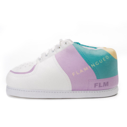 インパクト特大のルームシューズ