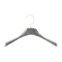 太めのシルエットと美しいステンレスの質感が際立つハンガー。