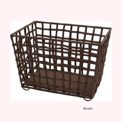 カフェやレストランの荷物置きにふさわしい、脚付きのラフニットバスケット。