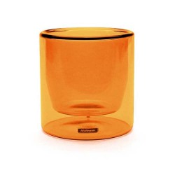 ダブルウォールのガラス製タンブラー。