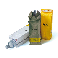 上部をクルクルっと巻いて抱えて持つタイプのクールバッグです。