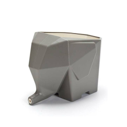 鼻からしっかり水切りをするお利口なゾウ。