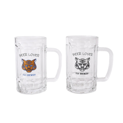 タイガーのイラストが目を惹く、ユニークなビールジョッキ2個セット。
