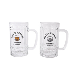 タイガーのイラストが目を惹く、ユニークなビールジョッキ2個セット。