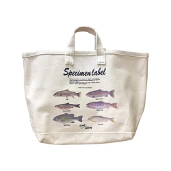 大きめトートバッグなので、レジャーやアウトドアにもおすすめです。