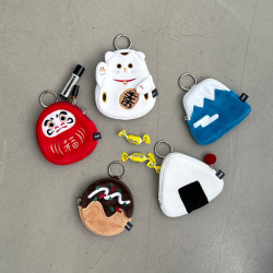 日本の人気モチーフのマスコットポーチ