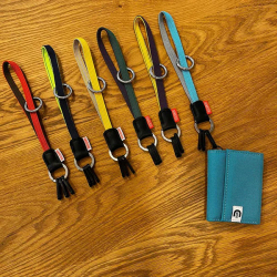 MICRO WALLET coruri 用のハンドストラップ。