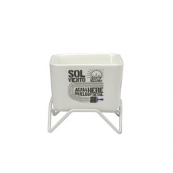 ホワイトワイヤースタンド付属の磁器プランター。