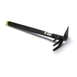 平鍬と備中鍬の2way仕様の鍬（くわ） 。