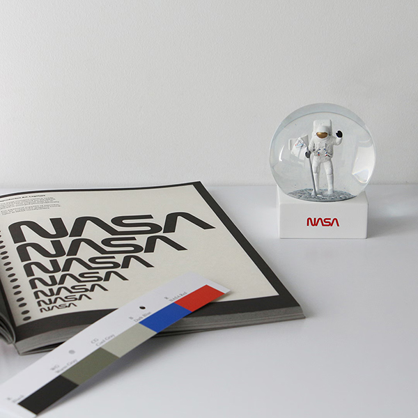 DETAIL ナサ スノー グローブ NASA Snow Globe