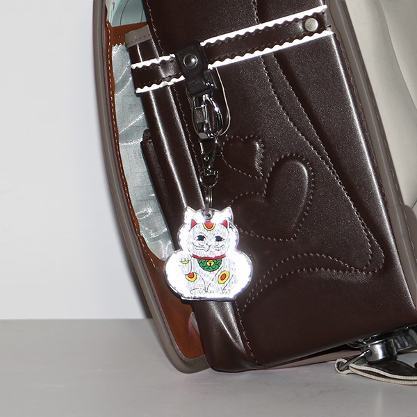 Midori Komatsu ラッキーキャット リフレクター Lucky Cat Reflector