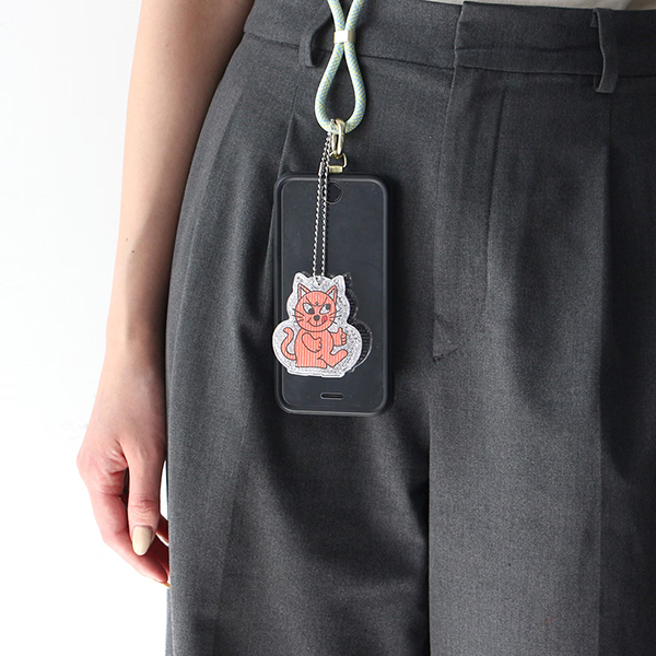 Midori Komatsu チーキー キャット リフレクター Cheeky Cat Reflector