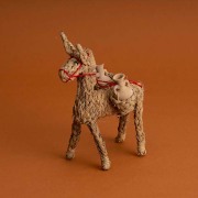 全て手作業で作られたなんとも牧歌的なオブジェ。