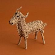 全て手作業で作られたなんとも牧歌的なオブジェ。