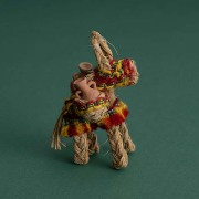 全て手作業で作られたなんとも牧歌的なオブジェ。