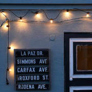 好きな場所に引っ掛けて演出するストリングライト