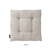 柔らかな座り心地でボリュームしっかりのシートクッション。