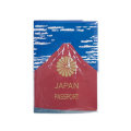 パスポートを入れると北斎の赤富士が完成するパスポートホルダー。