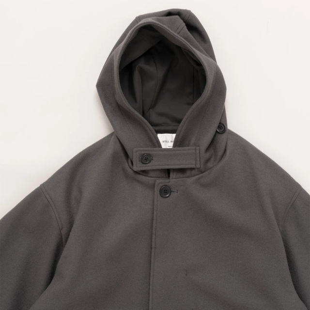 STILL BY HAND 塩縮ナイロンフーデッドコート　カーキ　48 STILL BY HAND 塩縮ナイロンフーデッドコート カーキ 48 メンズ