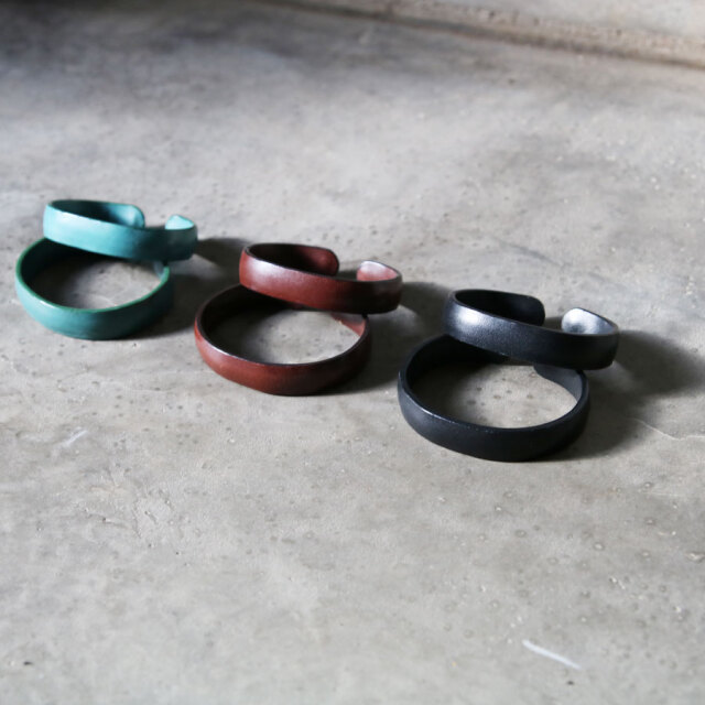 TODO PASA (トゥド パッサ) [PLANE LEATHER BANGLE] プレーンレザー