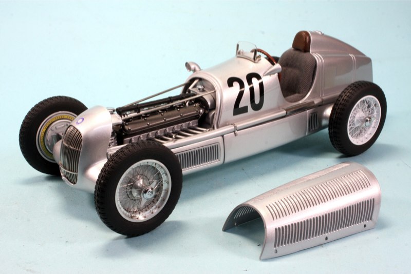ブランド通販サイトをすべて メルセデス 1/18 CMC ベンツ アイフェルレンネン W25 ミニカー