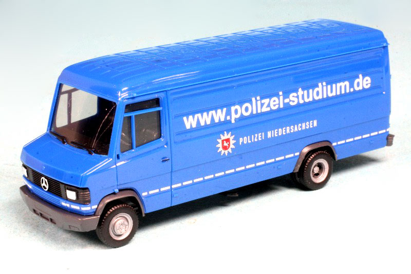 ヘルパ 1/87 メルセデス ベンツ Vario ボックスタイプ "POLIZEI NIEDERSACHSEN" 91411