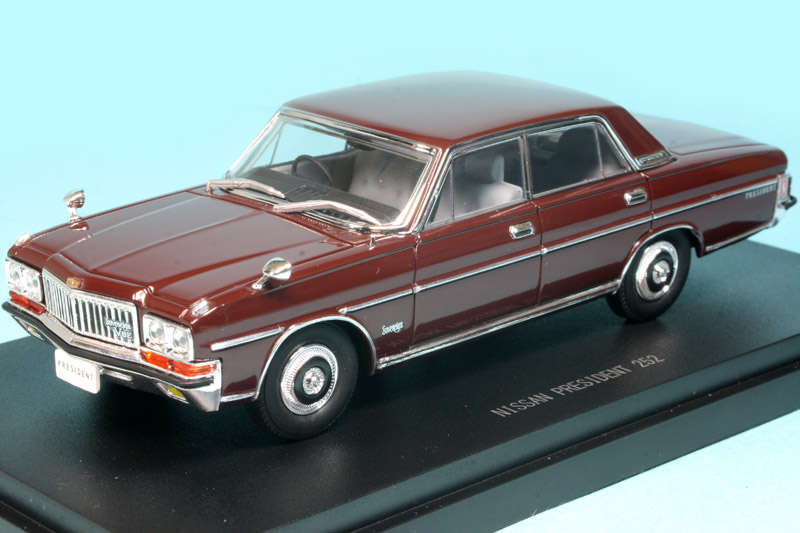 エブロ 1/43 ニッサン プレジデント 252 ブラウン 45321 ミニカー
