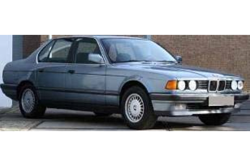 希少 1/18 BMW 730i ミニチャンプス(MINICHAMPS) E32 希少 1/18 BMW 730i ミニチャンプス(MINICHAMPS) E32 - メルカリ