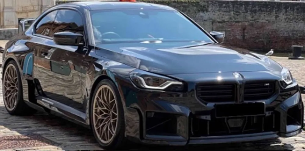 [予約] ミニチャンプス 1/18 BMW M2 パフォーマンス パーツ 2024 ブラックメタリック （開閉機構付き）　110023151
