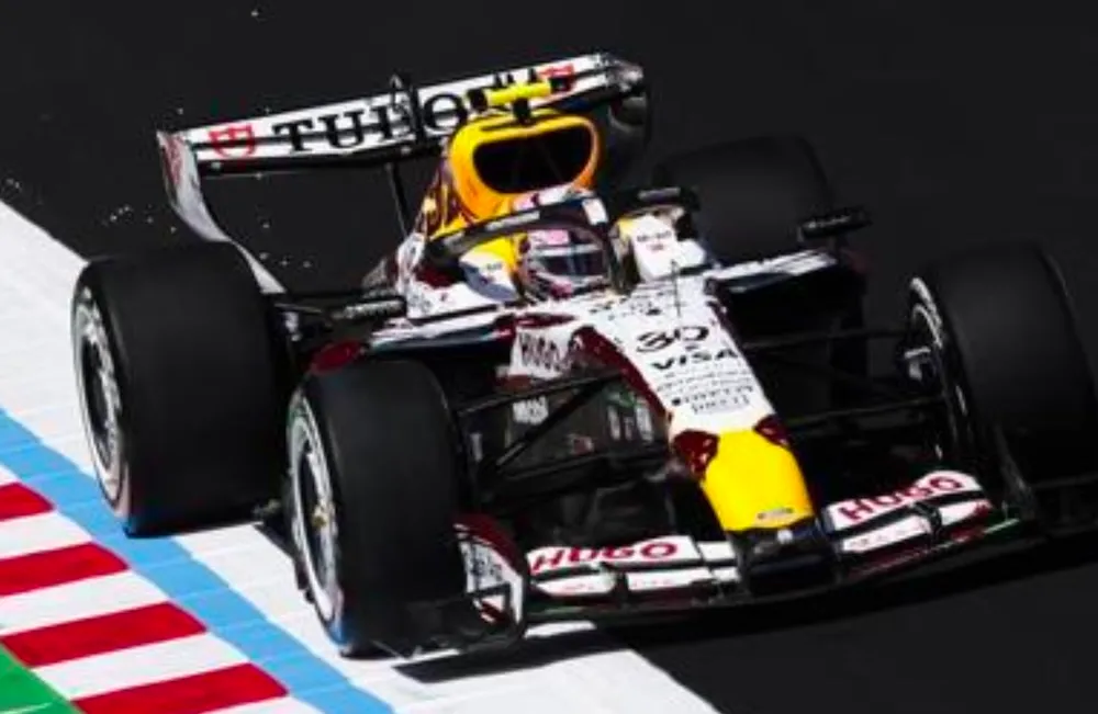 [予約] スパーク 1/18 ビザ キャッシュアップ レーシングブルズ フォーミュラワン チーム VCARB 03 No.30 日本GP 2026 リアム・ローソン　18S1261