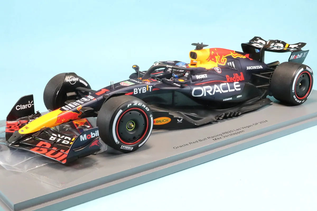 スパーク 1/18 レッドブル RB20 ラスベガスGP 2024 M.フェルスタッペン ワールドチャンピオン　18S666