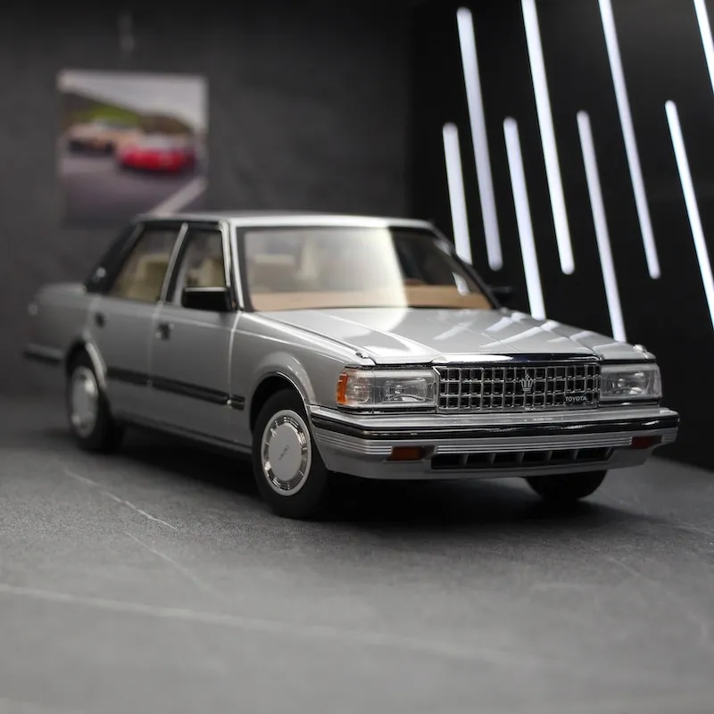予約] XiaoGuang MODEL 1/18 トヨタ クラウン MS122 シルバー