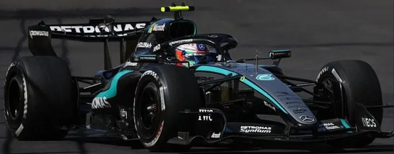 [予約] ミニチャンプス 1/64 メルセデス-AMG ペトロナス F1チーム W17 キミ・アントネッリ スペインGP 2026 ウィナー フィギュア/ポジションボード付　640261412