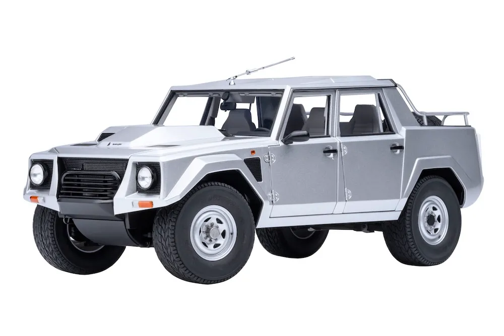 [予約] オートアート 1/18 ランボルギーニ LM002 メタリック シルバー　74553