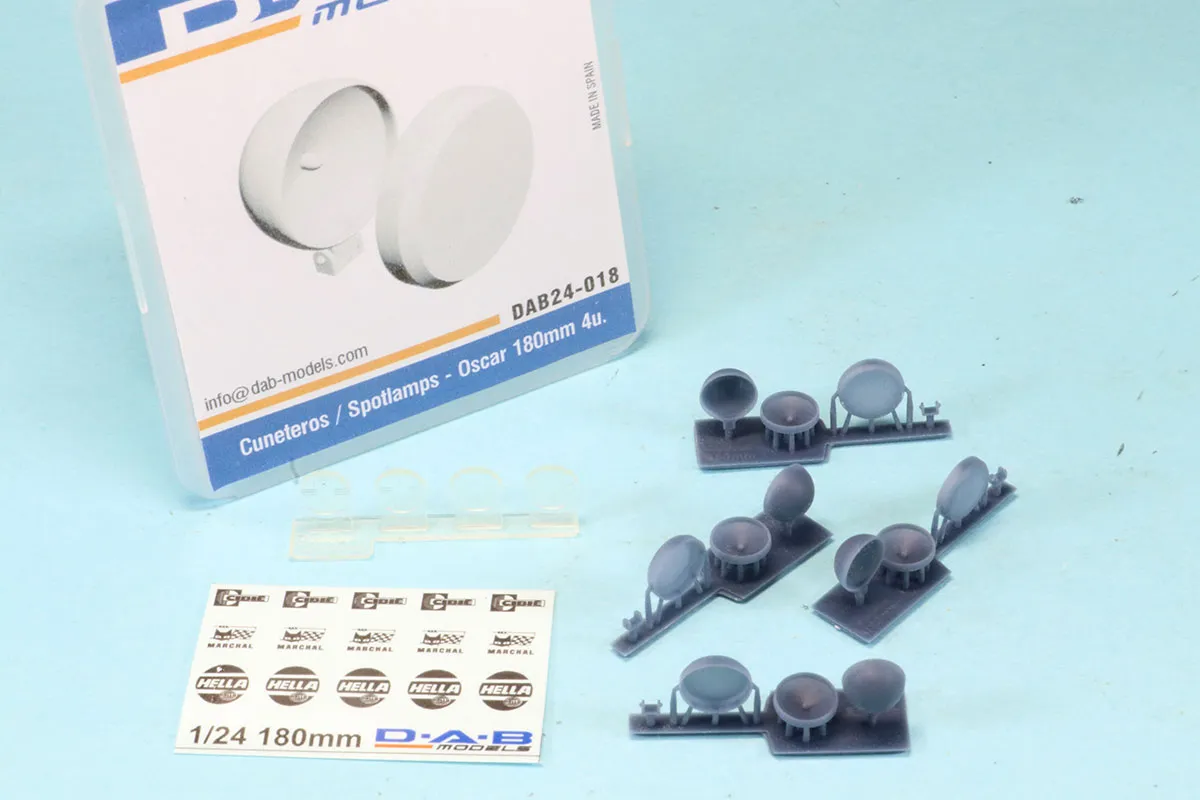 DAB Models 1/24 スポットライト オスカー 実車サイズ 180mm ライトカバーモールド入り　DAB24-018