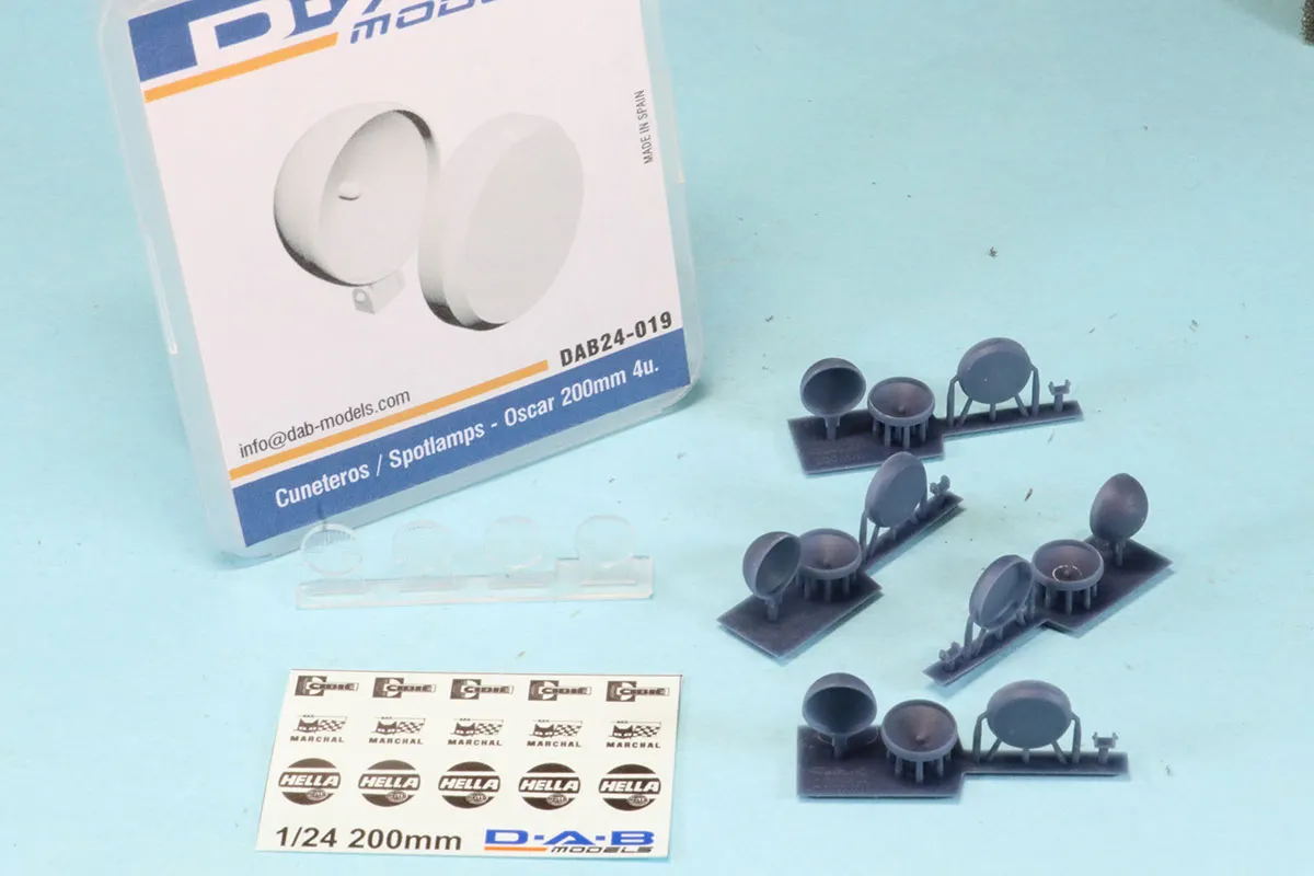 DAB Models 1/24 スポットライト スーパーオスカー 実車サイズ 200mm ライトカバーモールド入り　DAB24-019