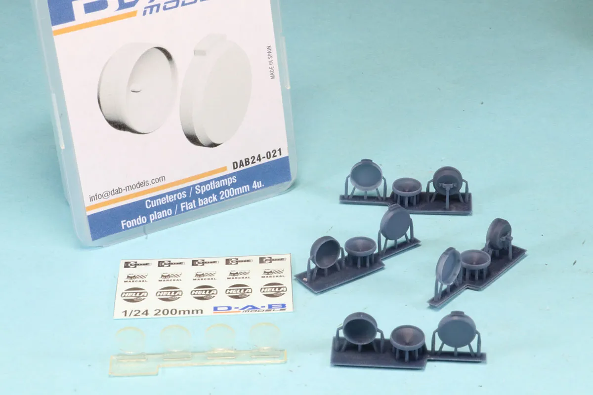 DAB Models 1/24 スポットライト フラットバック 実車サイズ 120mm ライトカバーモールド入り　DAB24-021