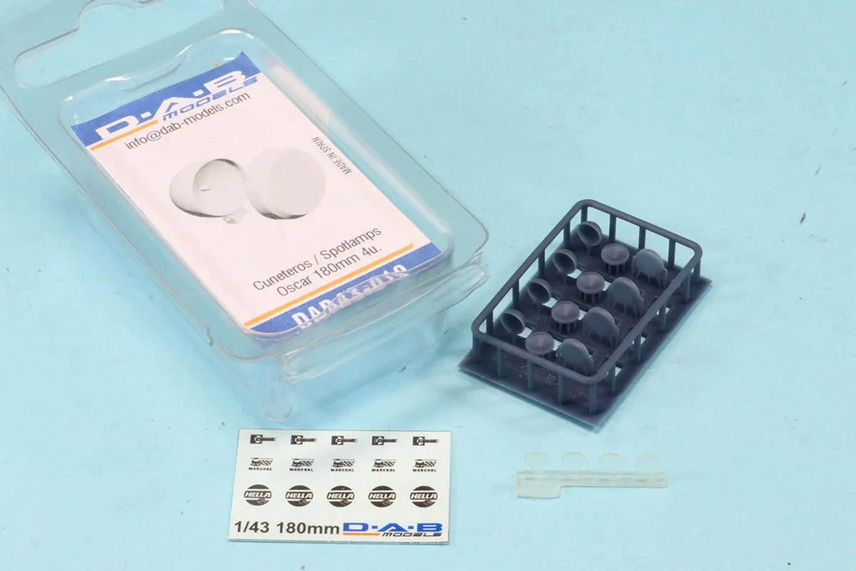 DAB Models 1/43 スポットライト オスカー 実車サイズ 180mm ライトカバーモールド入り　DAB43-019