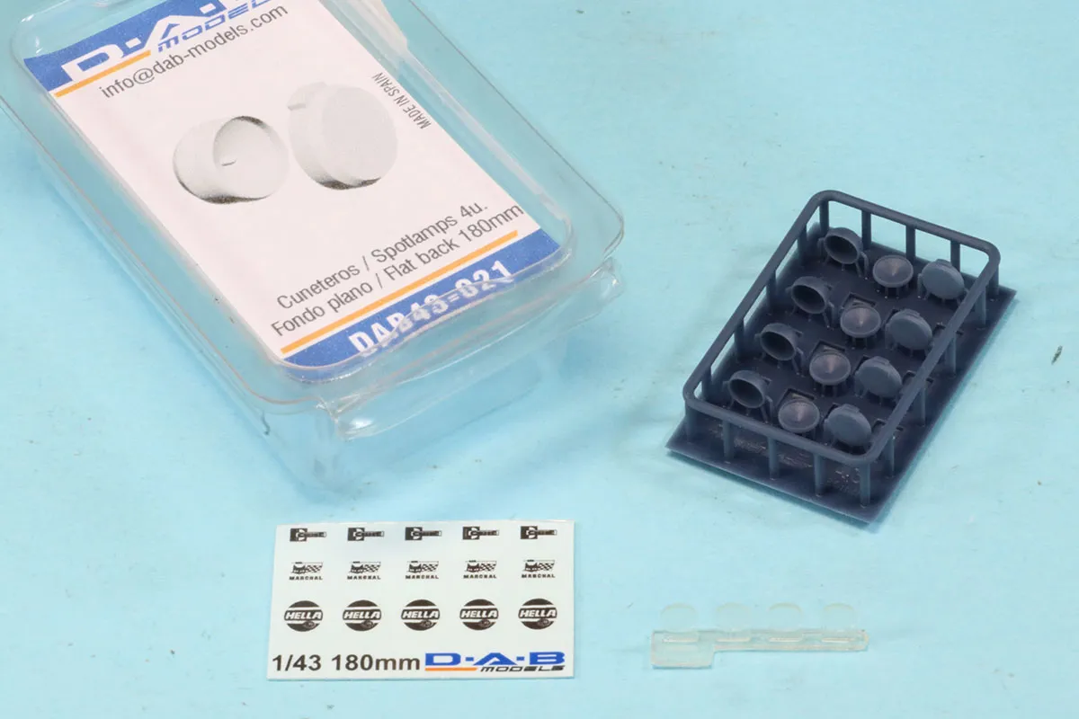 DAB Models 1/43 スポットライト フラットバック 実車サイズ 180mm ライトカバーモールド入り　DAB43-021
