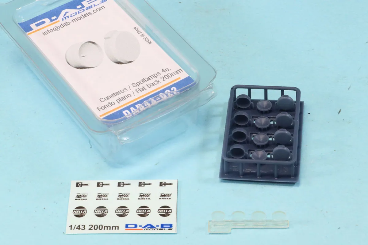 DAB Models 1/43 スポットライト フラットバック 実車サイズ 120mm ライトカバーモールド入り　DAB43-022