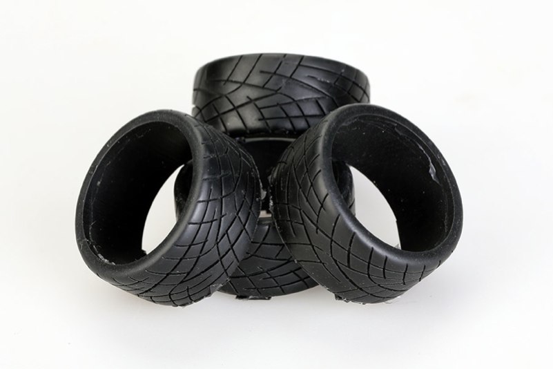 取り寄せ] ホビーデザイン 1/18 20インチ Toyo Proxes R1R タイヤ