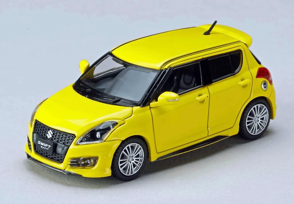 [予約] ホビージャパン 1/64 スズキ スイフトスポーツ (ZC32S) 純正オプション装着車 チャンピオンイエロー　HJ642082Y