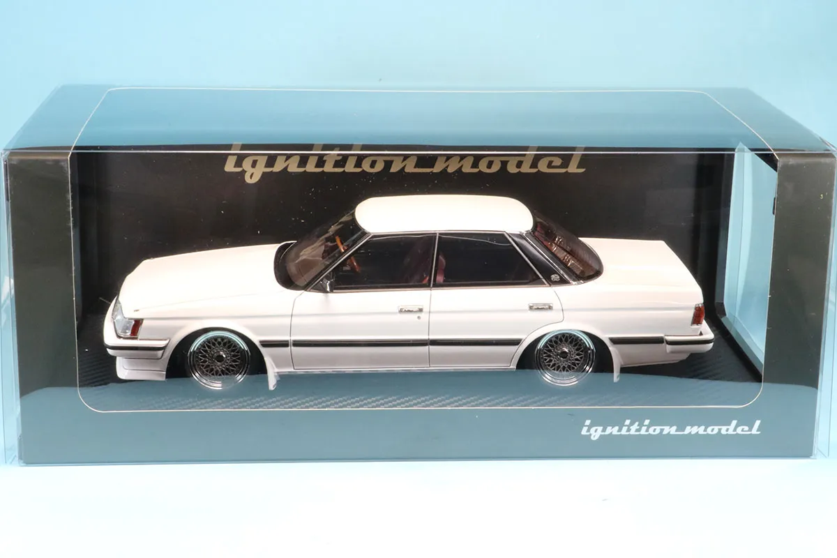 イグニッションモデル 1/18 トヨタ マーク2 GX71 ホワイト/ゴールド　IG3819